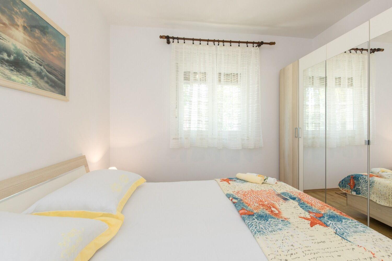 Apartments Kate - 100 M From Beach Малинска Экстерьер фото
