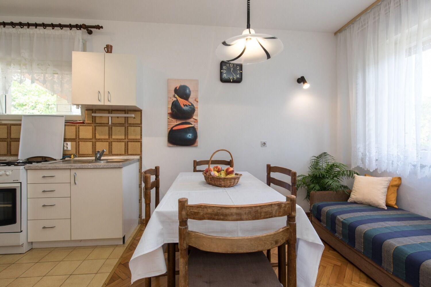 Apartments Kate - 100 M From Beach Малинска Экстерьер фото