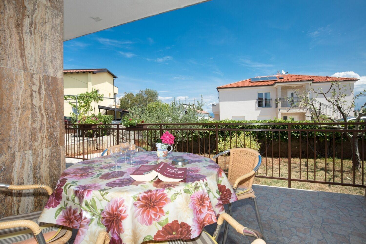 Apartments Kate - 100 M From Beach Малинска Экстерьер фото